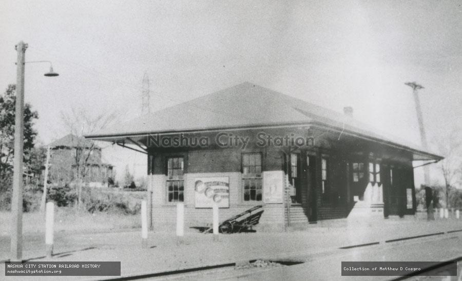 Postcard: Holbrook station